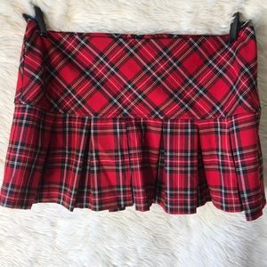 RED PLAID SKIRT ❤️